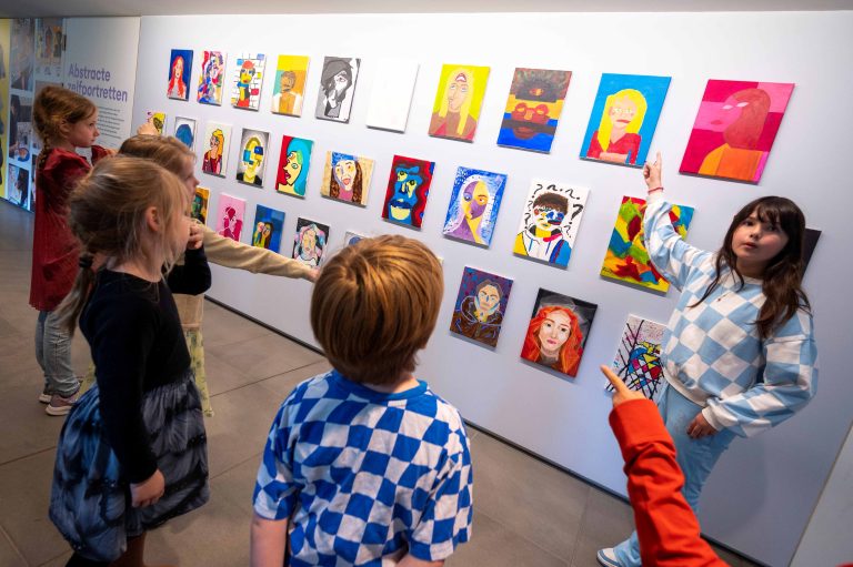 kinderen in H'ART Museum
