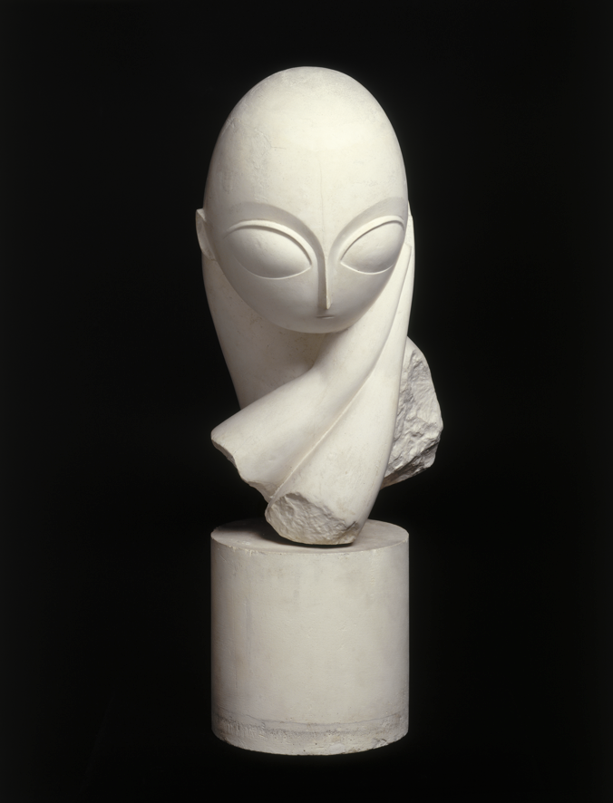 Stenen beeldhouwwerk door Brancusi. Portret van Mademoiselle Pogany I uit 1912-1913
