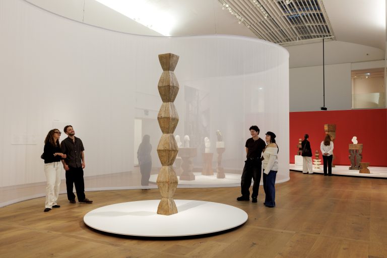 zaalbeeld Brancusi tentoonstelling