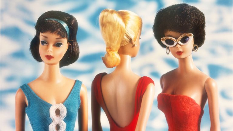 David Levinthal, Untitled van de serie Barbie, 1997, Polaroid Polacolor ER Land Film, 60,96 x 50,8 cm, Smithsonian American Art Museum, schenking van anonieme donor © 1998 David Levinthal, c/o Pictoright Amsterdam 2025.